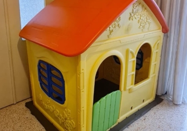 Plastic Toy House